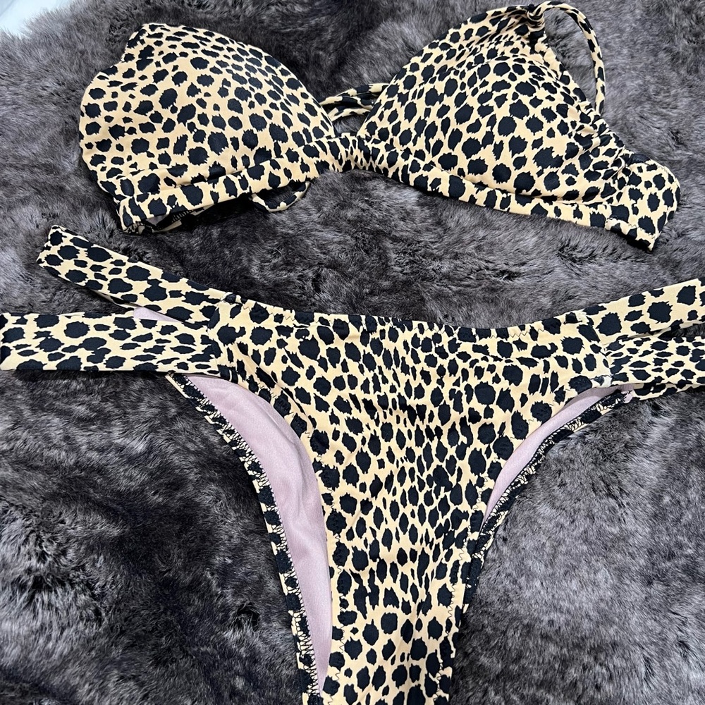 Victoria’s Secret animal print bikini set Size Small